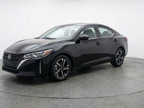 Used 2025 Nissan Sentra SV image 3