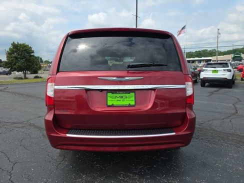 Used 2012 Chrysler Town & Country Touring-L w/ Entertainment Group #2 FWD image 6