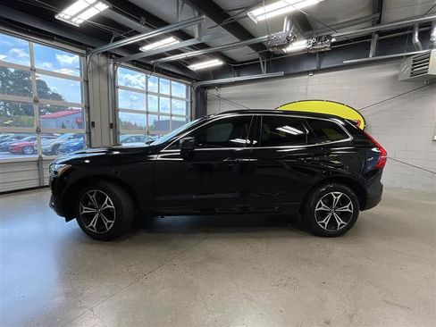 Used 2022 Volvo XC60 B5 Momentum w/ Climate Package AWD/4WD image 2