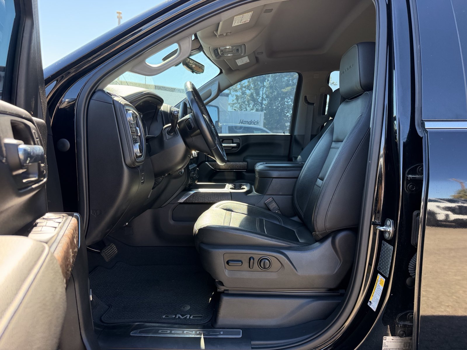 Used 2020 GMC Sierra 2500 Denali w/ Technology Package AWD/4WD image 14