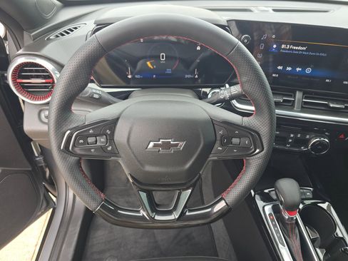 Used 2025 Chevrolet Trax RS w/ Driver Confidence Package image 15