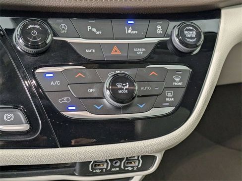 Certified 2021 Chrysler Pacifica Touring-L image 22