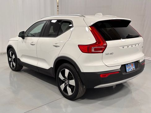 Used 2019 Volvo XC40 T5 Momentum image 7