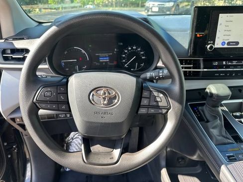 Certified 2026 Toyota Sienna LE FWD image 36