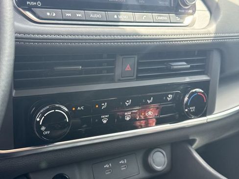 Used 2026 Nissan Rogue S FWD image 18