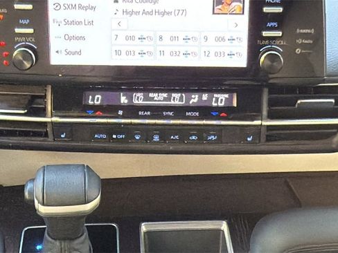 Used 2023 Toyota Sienna XLE image 23