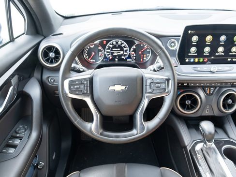 Used 2023 Chevrolet Blazer Premier FWD image 2