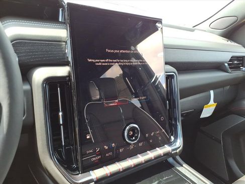 Used 2025 GMC Yukon AT4 Ultimate image 17