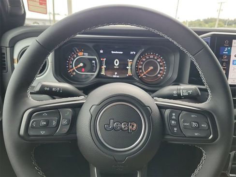 Used 2025 Jeep Wrangler Willys image 27
