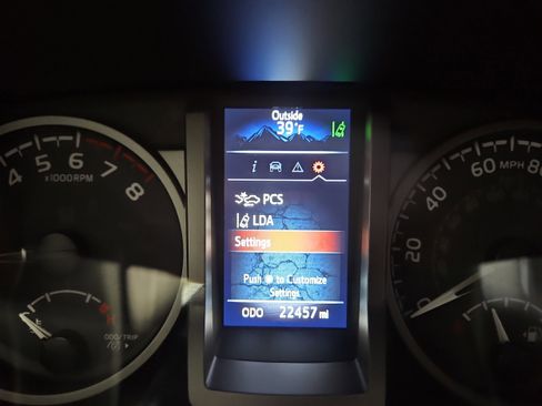 Used 2022 Toyota Tacoma TRD Off-Road image 13