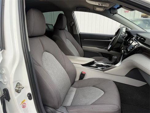 Used 2019 Toyota Camry LE image 26