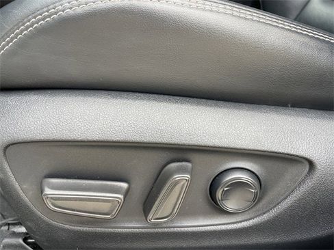 Used 2020 Toyota RAV4 XLE Premium image 26