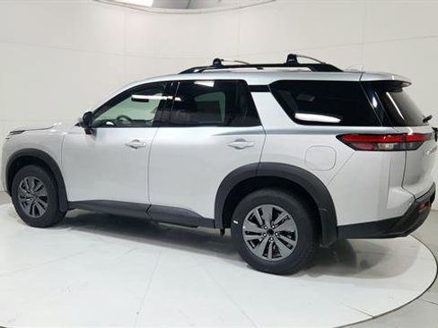 New 2025 Nissan Pathfinder SV image 6