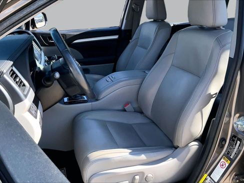 Used 2018 Toyota Highlander XLE FWD image 7