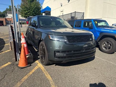 Used 2024 Land Rover Range Rover SE AWD/4WD image 3