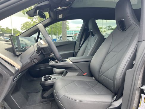 Used 2024 BMW iX xDrive50 w/ Sport Package AWD/4WD image 16