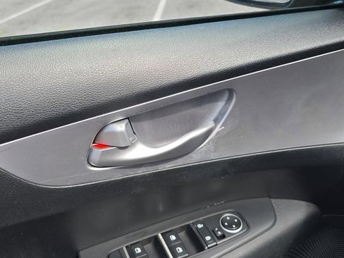 Used 2023 Kia Forte LXS w/ LXS Technology Package image 16