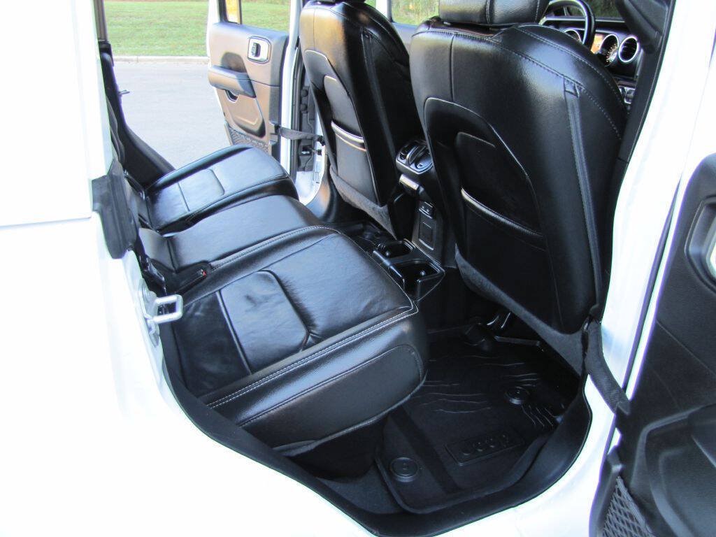 Used 2022 Jeep Gladiator Overland w/ Popular Equipment Package AWD/4WD image 18