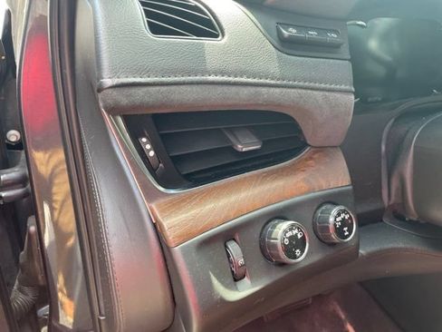 Used 2019 Cadillac Escalade Luxury AWD/4WD image 11