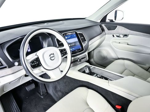 Certified 2023 Volvo XC90 B5 Plus image 6