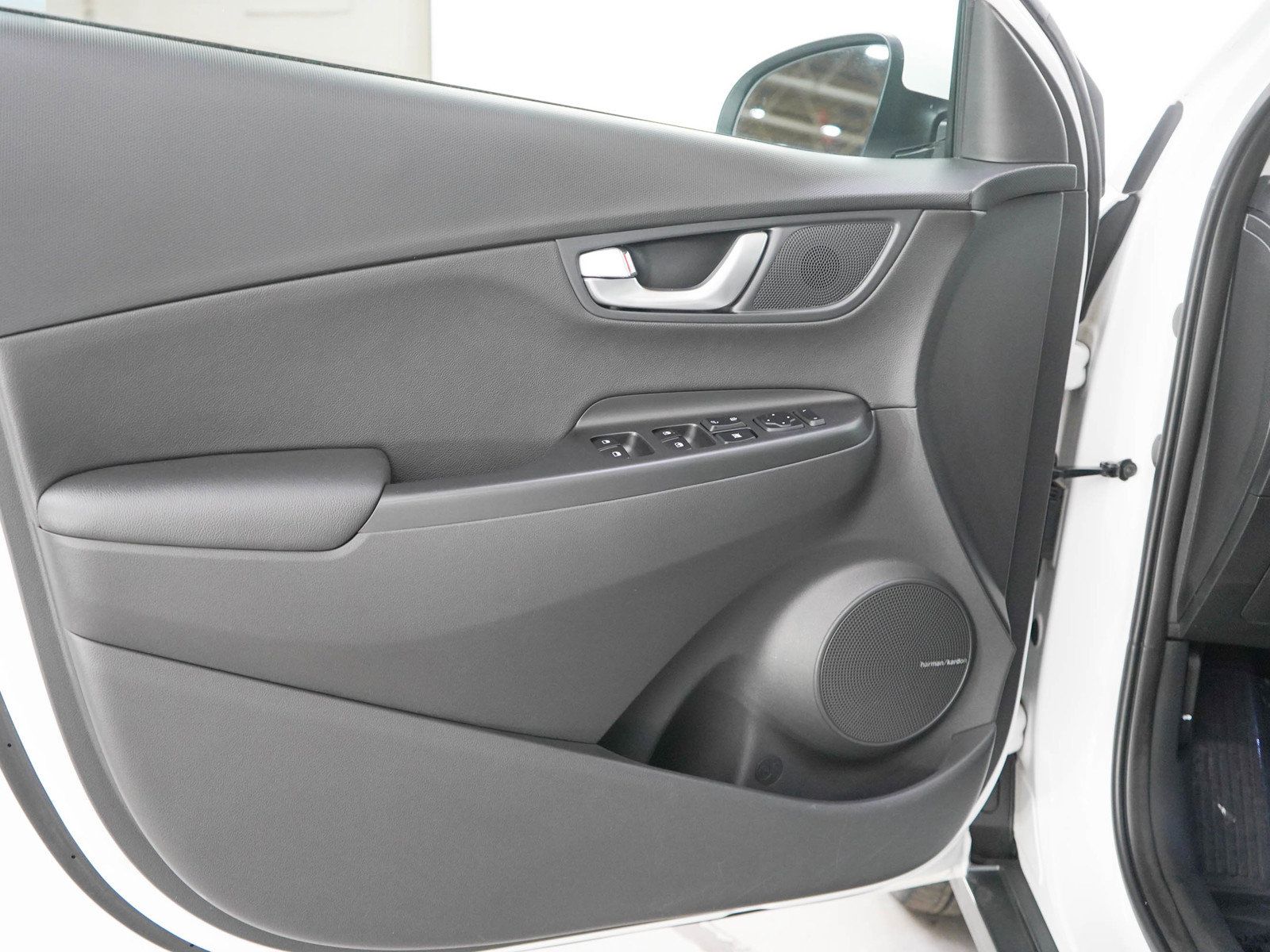 Certified 2023 Hyundai Kona Limited w/ Cargo Package FWD image 18