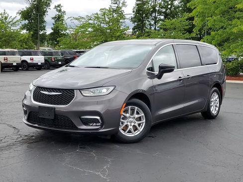 Used 2023 Chrysler Pacifica Touring-L FWD image 38