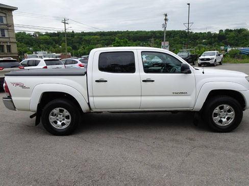 Used 2011 Toyota Tacoma 4x4 Double Cab w/ TRD Off-Road Pkg image 5