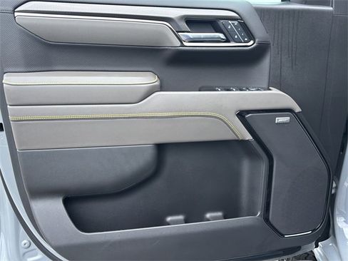 Used 2025 Chevrolet Silverado 1500 ZR2 w/ Technology Package image 16