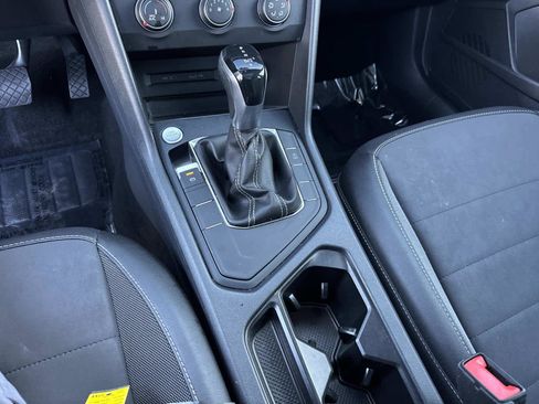 Used 2022 Volkswagen Taos SE w/ Panoramic Sunroof Package image 27