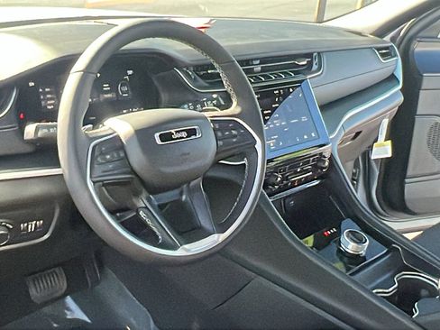 New 2025 Jeep Grand Cherokee L Laredo image 14