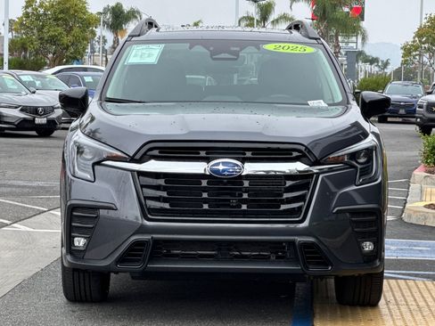Used 2025 Subaru Ascent Limited AWD/4WD image 9