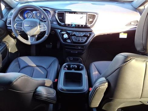 New 2026 Chrysler Pacifica Select AWD/4WD image 7