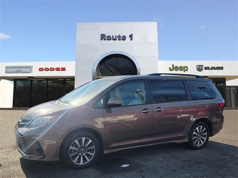 Used 2020 Toyota Sienna LE image 5