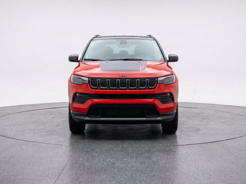 Used 2025 Jeep Compass Trailhawk AWD/4WD image 2