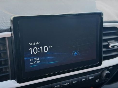 Used 2022 Hyundai Venue Limited FWD image 12