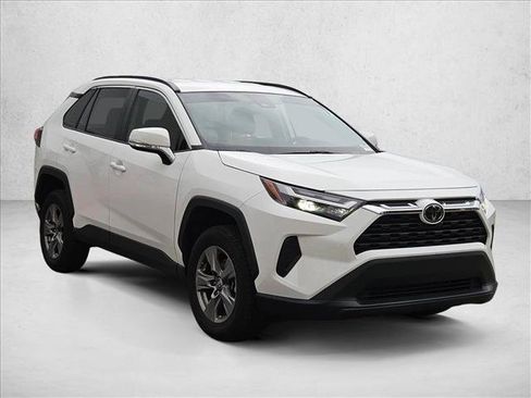 Used 2022 Toyota RAV4 XLE FWD image 3