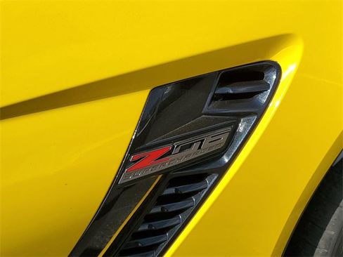 Used 2015 Chevrolet Corvette Z06 w/ 3LZ Preferred Equipment Group image 28
