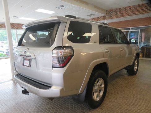 Used 2022 Toyota 4Runner SR5 AWD/4WD image 4