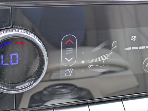 Certified 2023 Genesis GV70 2.5T AWD/4WD image 22