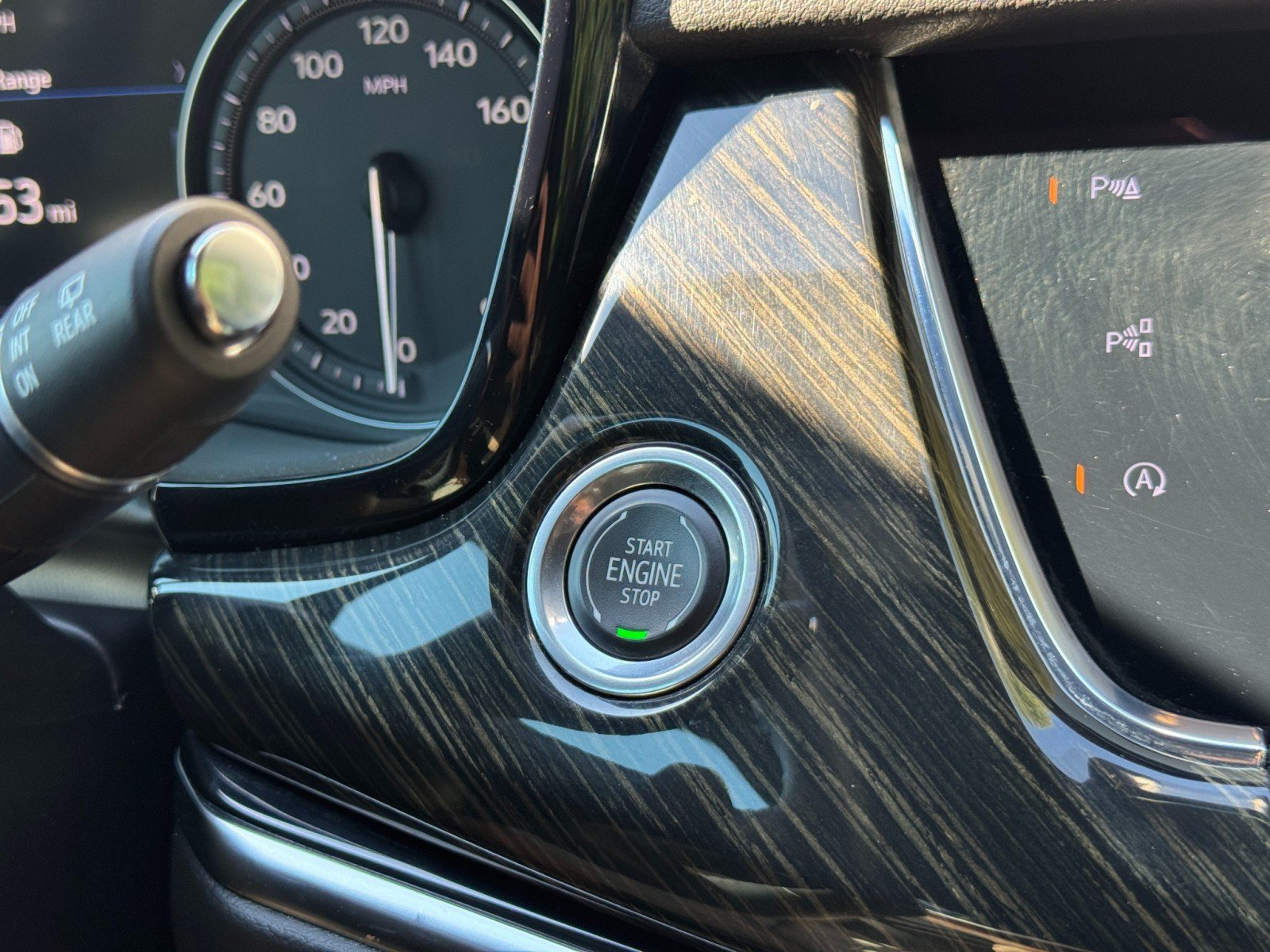 Used 2022 Cadillac XT6 Premium Luxury w/ Technology Package FWD image 24