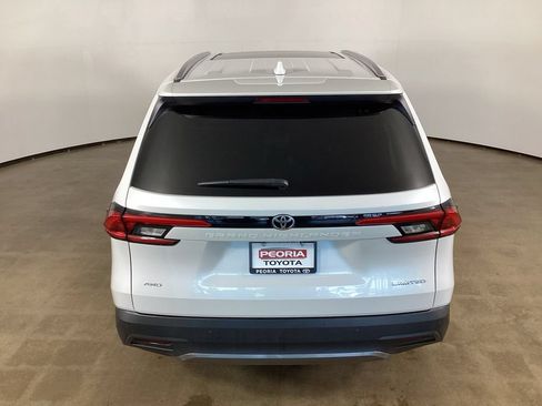 Used 2024 Toyota Grand Highlander AWD image 11