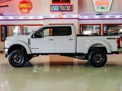 Used 2017 Ford F250 Lariat w/ Chrome Package image 12