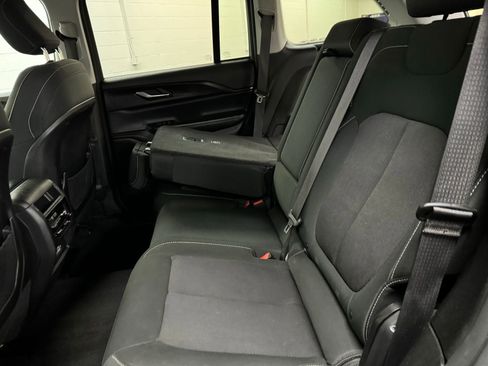 Used 2023 Jeep Grand Cherokee Laredo image 24