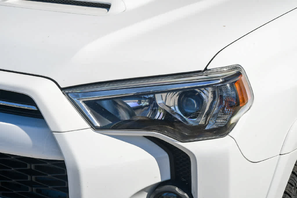 Used 2023 Toyota 4Runner TRD Off-Road Premium w/ Moonroof Package AWD/4WD image 4