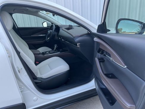 Used 2025 MAZDA CX-30 AWD 2.5 S w/ Premium Package image 16