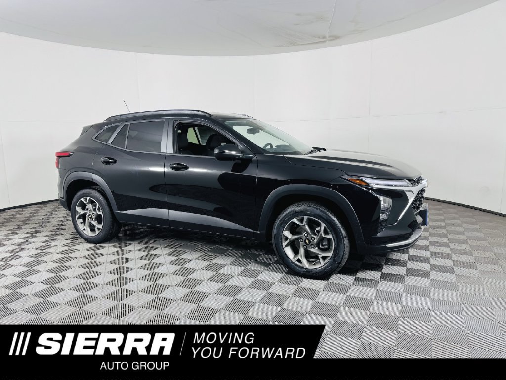 Used 2026 Chevrolet Trax LT FWD image 1