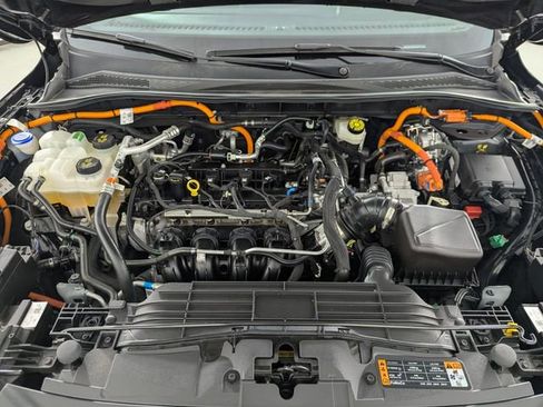 Used 2024 Ford Escape SE w/ Class II Trailer Tow Package image 9