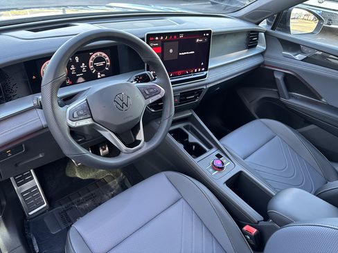 New 2026 Volkswagen Tiguan SE R-Line FWD image 16
