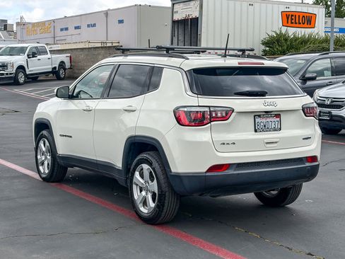 Used 2018 Jeep Compass Latitude AWD/4WD image 2
