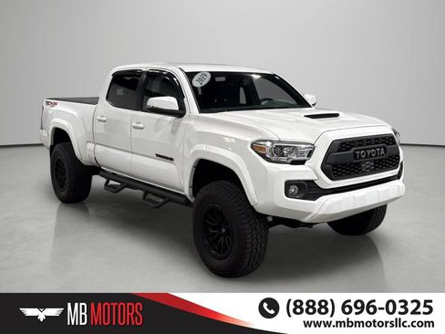 Used 2019 Toyota Tacoma SR5 AWD/4WD image 2